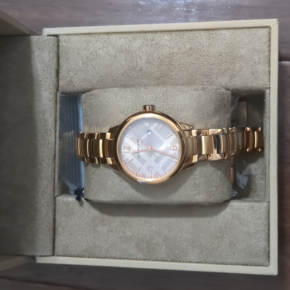 Burberry Luxurious Gold-Tone Watch